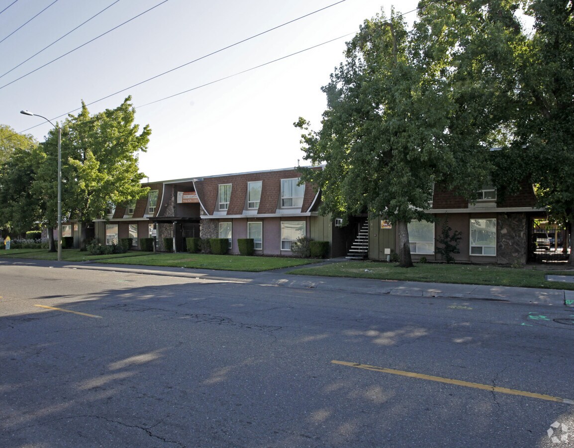 Central Park Apartments - Central Park Apartments
