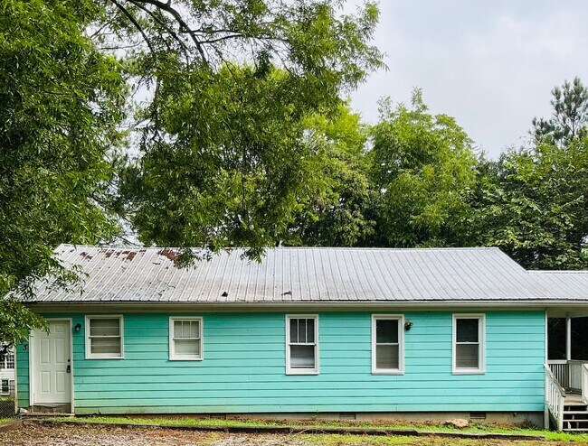 3 bedroom / 1 bathroom house near St. Mary... - 3 bedroom / 1 bathroom house near St. Mary...