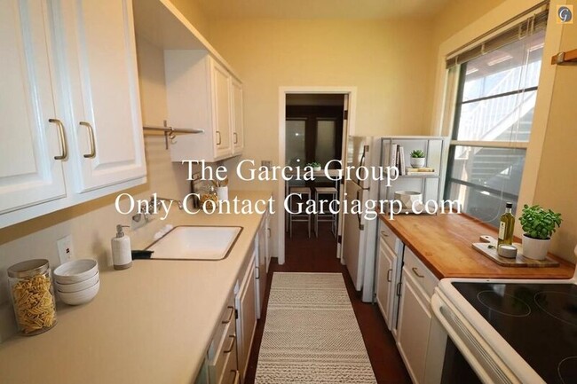 Photo - 1407 SW Hall St