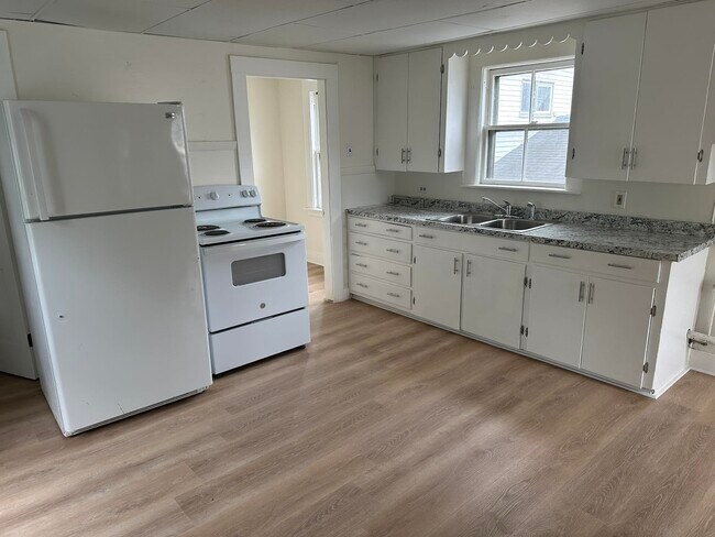 Photo - 28 Chestnut St
