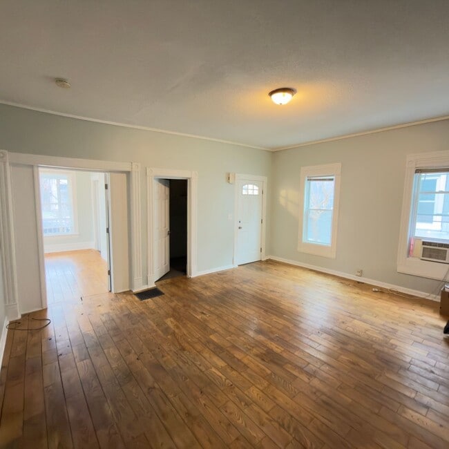 Photo - 1555 Broadway Ave NW