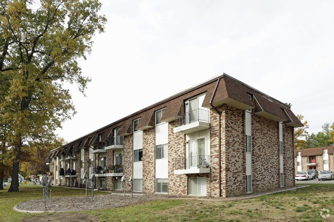 Photo - Royal Oak Apts