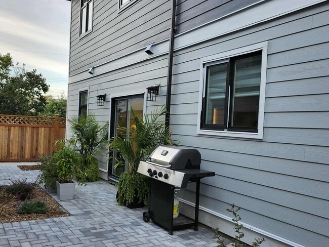 Photo - 2167 Woodlawn St
