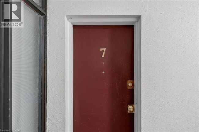 Photo - 237 Mohawk Rd E Unité 7