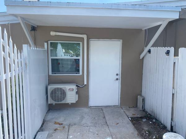Photo - 90 NW 185th Ter House