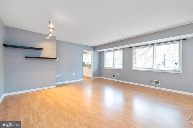 Photo - 10620 Weymouth St