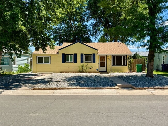 Building Photo - Updated 3 Bed Home with Large Yard