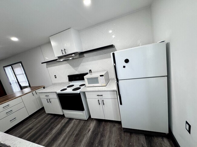 Photo - 1661 Howard Ave Unit 1663