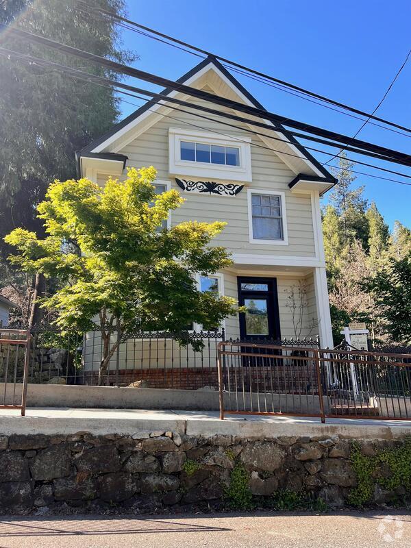 Building Photo - 126 Boulder St Rental