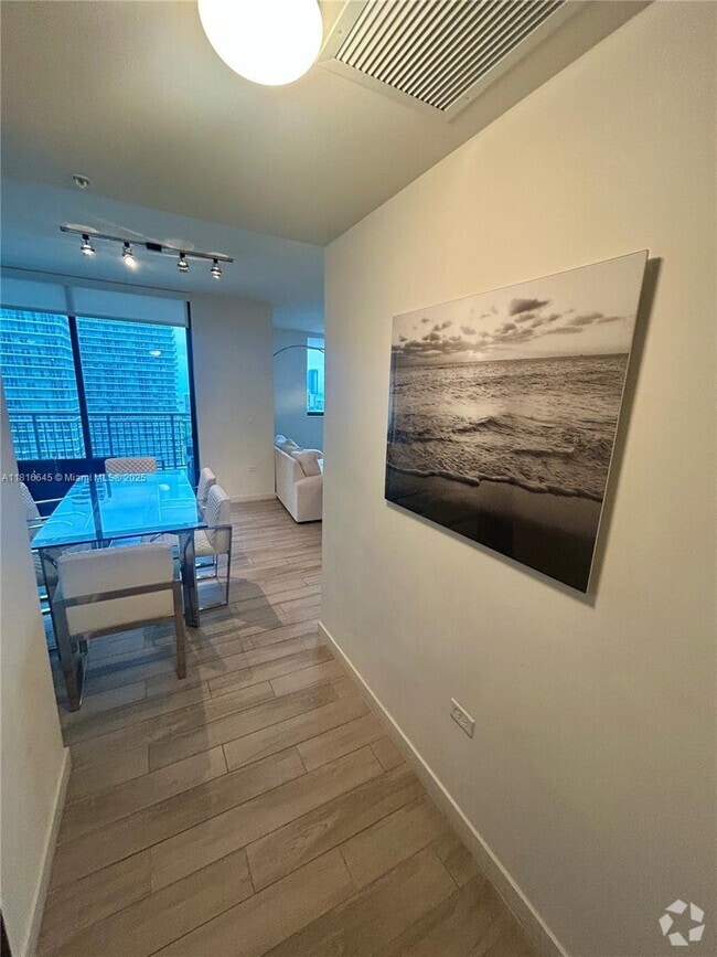 Building Photo - 999 SW 1st Ave Unit 2804 Rental