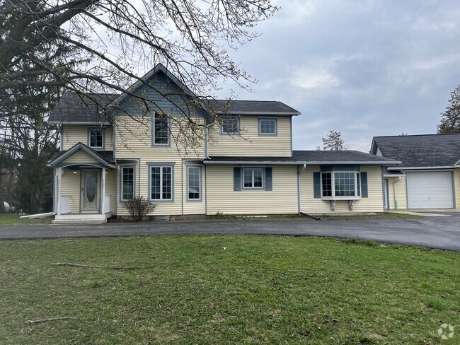 Building Photo - 6031 Willow Glen Rd Rental