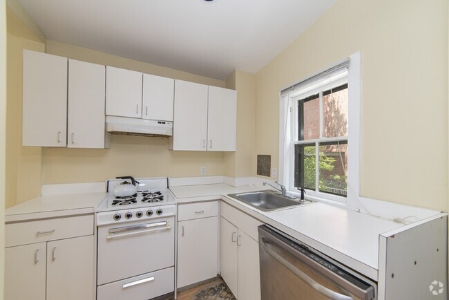 Building Photo - 10 1/2 Appian Way Unit 1 Rental