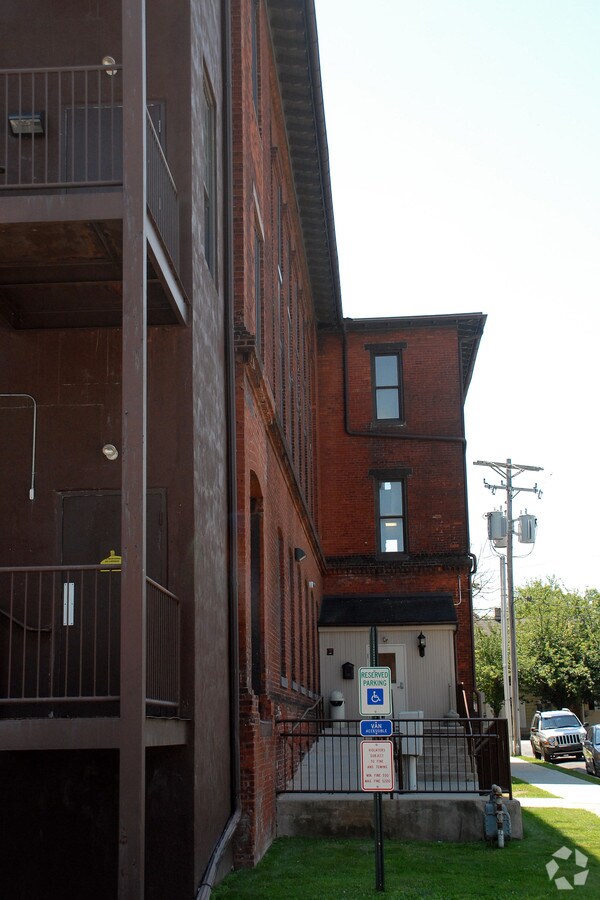 Photo - Smyser Street Apartments