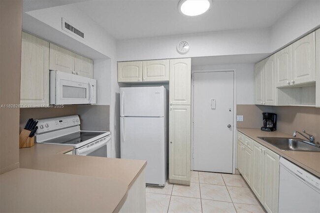 Photo - 3505 S Ocean Dr Unidad 315