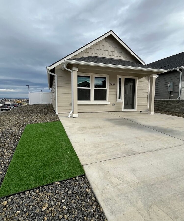 New Single Level Home in SunRidge Community - New Single Level Home in SunRidge Community