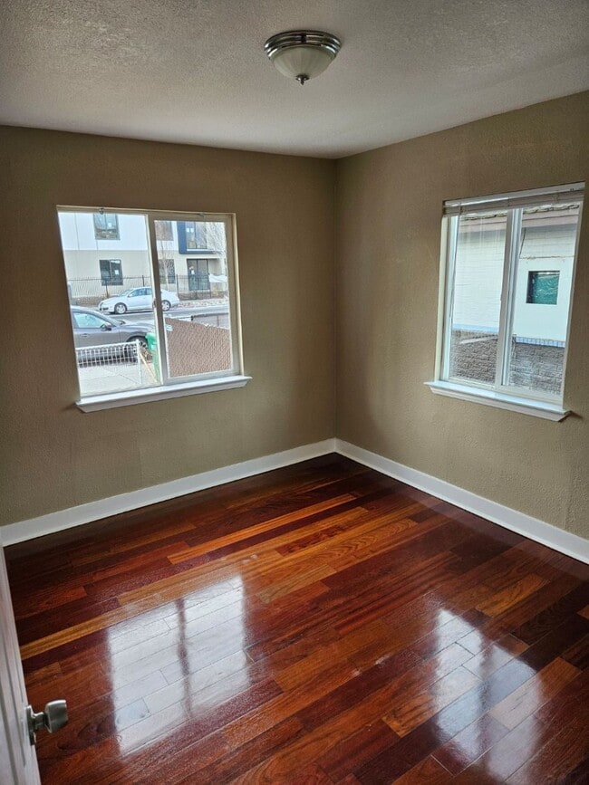Photo - 1217 W 2nd St