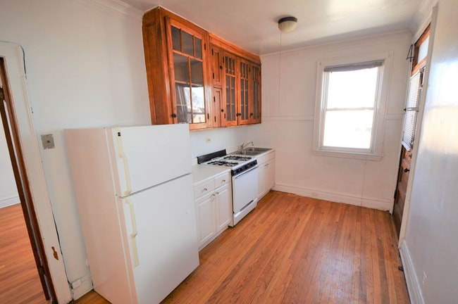 Building Photo - 4830 W Addison St Unit 1N Rental