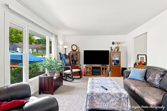 Photo - 303 Ridge St