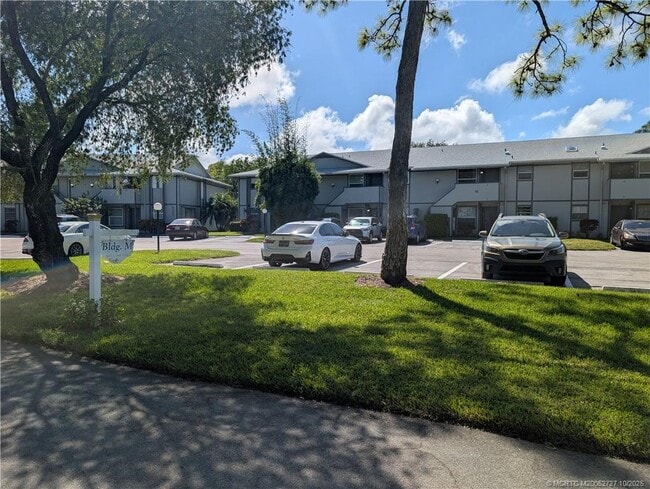 Photo - 8291 SE Croft Cir Unidad M8