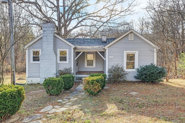 Building Photo - Charming Country Cottage Now Available