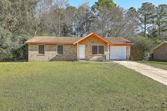 Building Photo - Lovely Ladson Brick Ranch! Rental