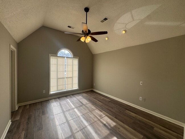 Photo - 615 W Ashley Glen Cir