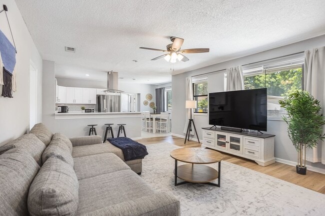 Photo - 427 Holly Ave