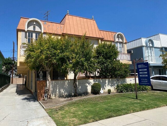 3636 Clarington Ave