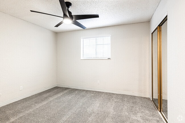 1BR, 1BA - 550SF - Johnson Med Center