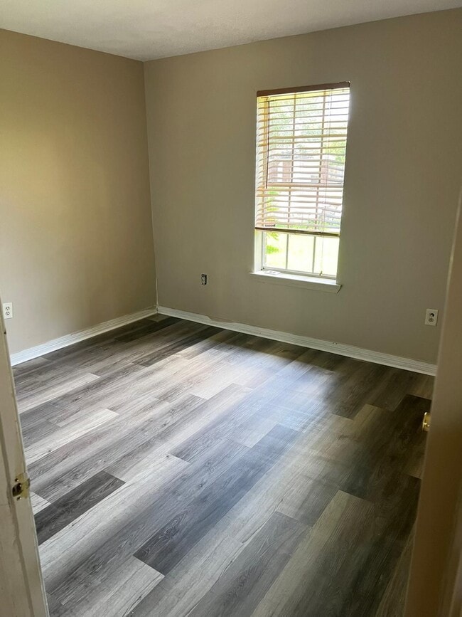 Photo - 1745 Nie Pky