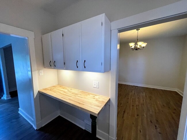 Photo - 3 bed 1 bath - great Brentwood location, central air, nice updates