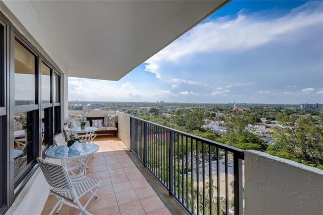 Building Photo - 3200 Port Royale Dr N Unit 1207