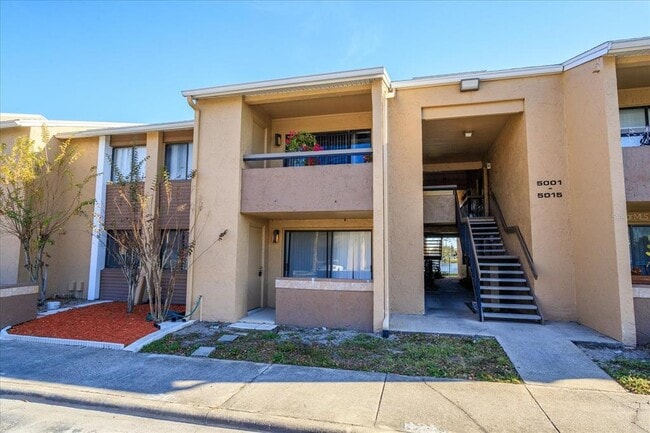 Building Photo - 5013 Vineland Rd Unit 108