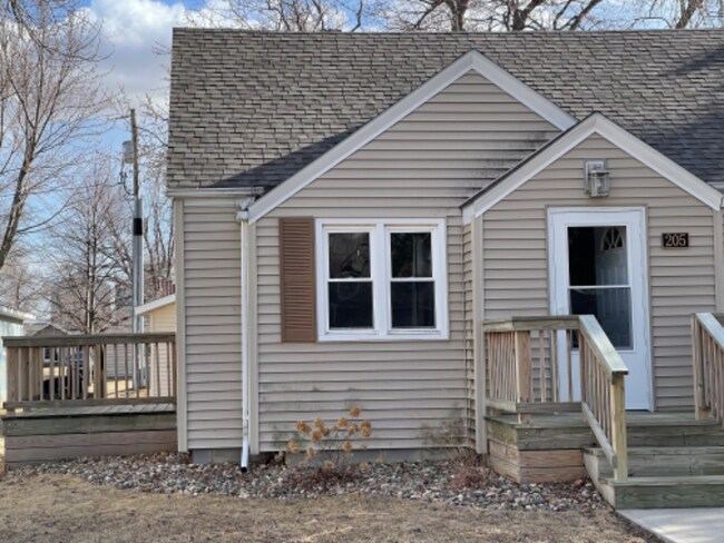 Photo - 205 E 4th St