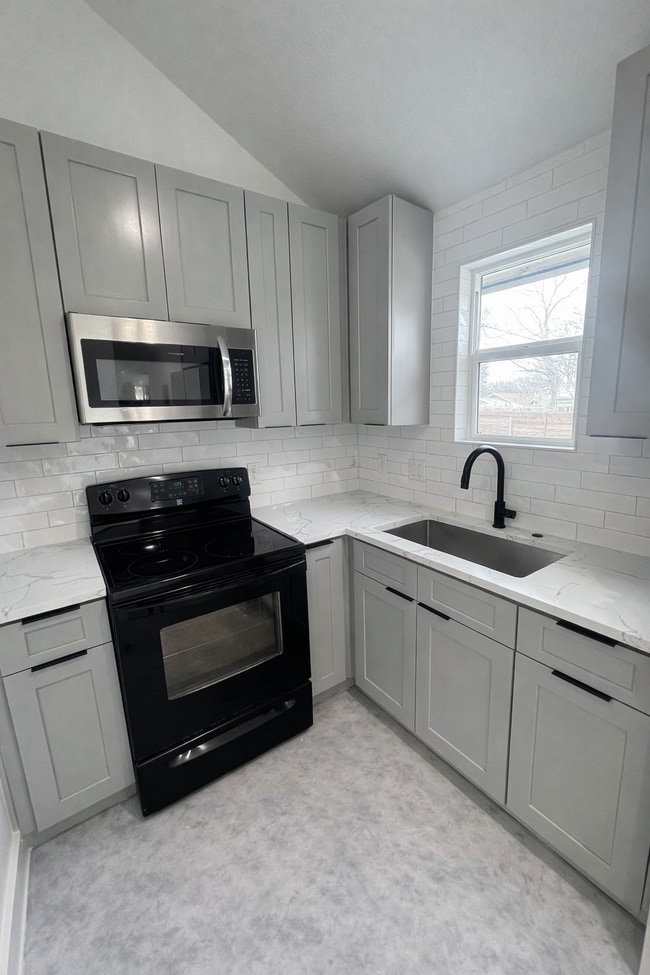 Primer plano de la cocina - 1409 Westmoor Dr