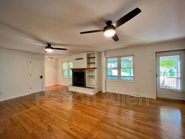 Photo - 126 Locust Ct