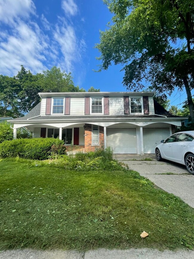 Building Photo - Spacious Four Bedroom Home Available Summer of 2026!