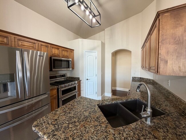 923 Rolling Hills Rd