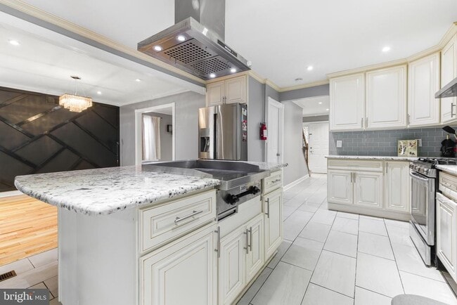 Photo - 203 Jonathan Ln