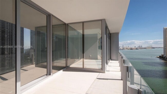 Photo - 300 Biscayne Blvd Way Unidad 1805W