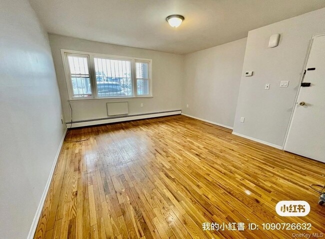 Photo - 124-15 25th Rd