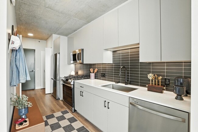 Photo - 1118 W Carroll Ave