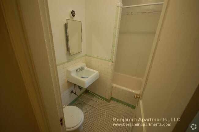 Building Photo - 130 Sutherland Rd Unit F Rental