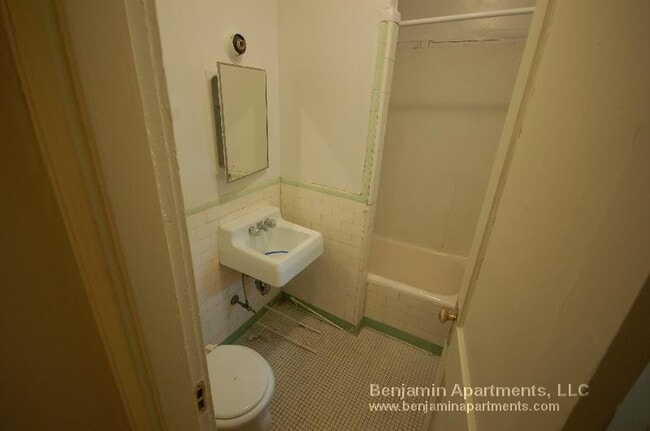 Photo - 130 Sutherland Rd Condo Unit F