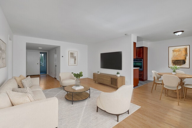 Building Photo - 2352 Torrey Pines Rd Unit 2352 Torrey Pines 5