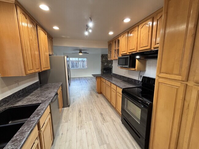 Photo - "Charming 3-Bed Oasis with Scenic Views & ... Apartamento