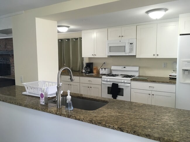 Photo - 989 Fairfield Beach Rd