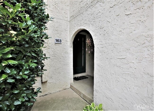 Building Photo - 163 Thoreau Dr