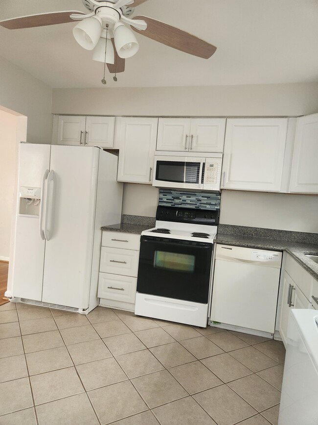 Photo - 9334 Peachtree St