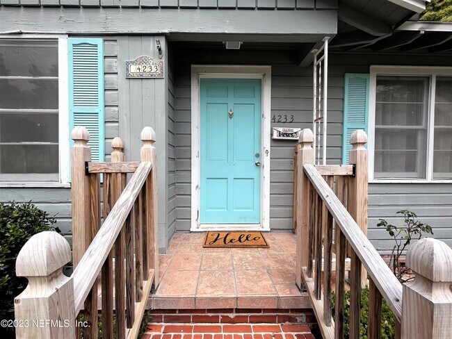 4233 Colonial Ave